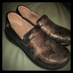 Alegria nursing shoes